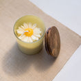 Load image into Gallery viewer, Daisy Scented Candle
